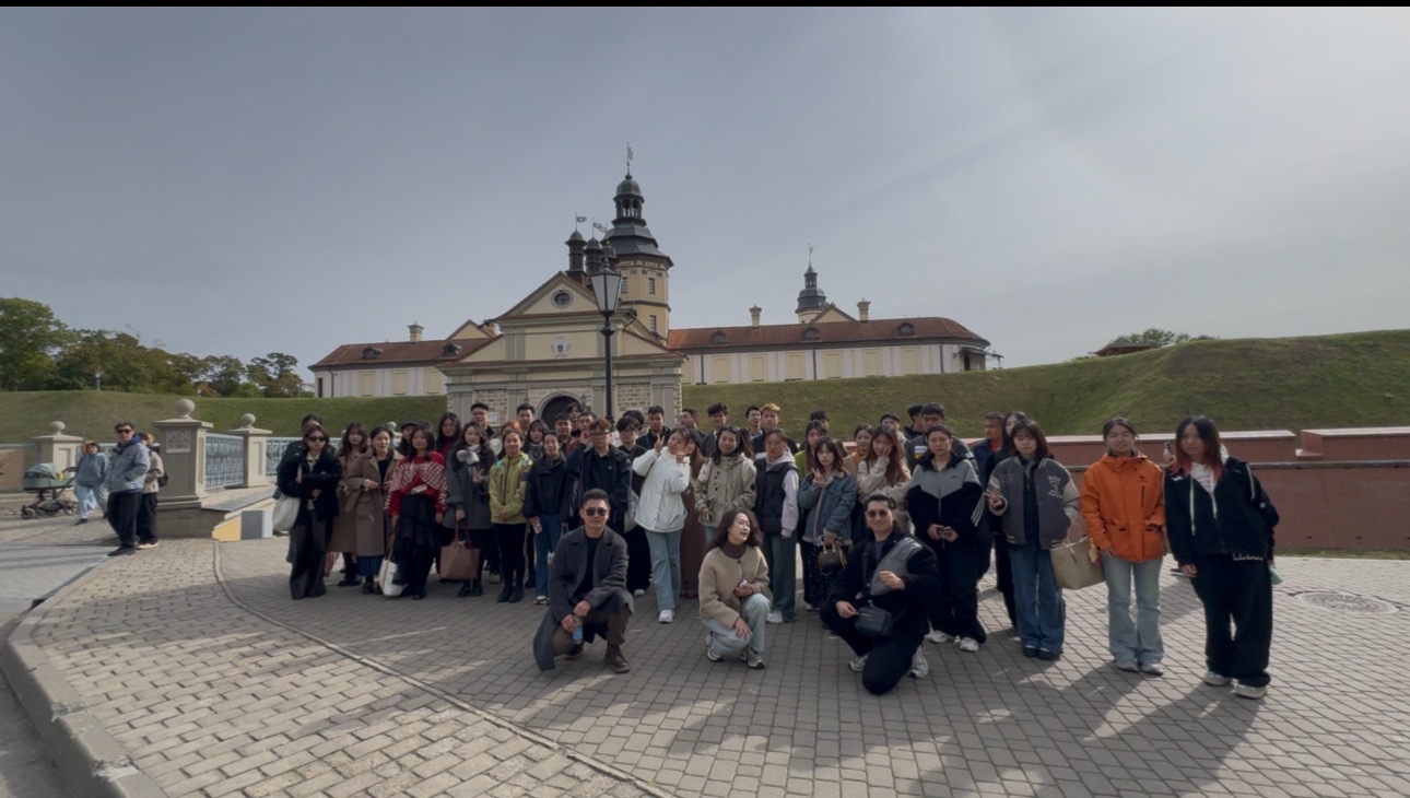 中白欧组织留学新生探访白俄罗斯世界遗产，涅斯韦日与米尔城堡之旅开启文化融入第一课-图片2