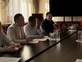 中白欧陪同山东教育代表团访问白俄罗斯国立大学商学院 共筑中白教育合作新桥梁